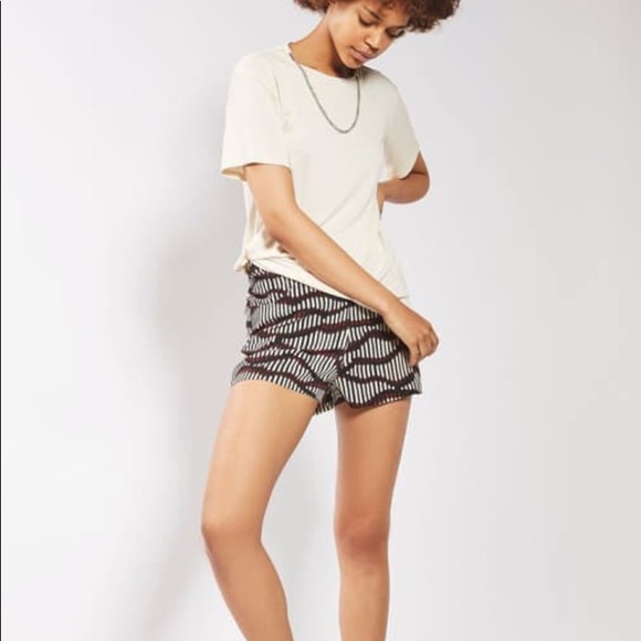 TOPSHOP NEW Knit T-Shirt w/ Attached Chain - Picture 2 of 7